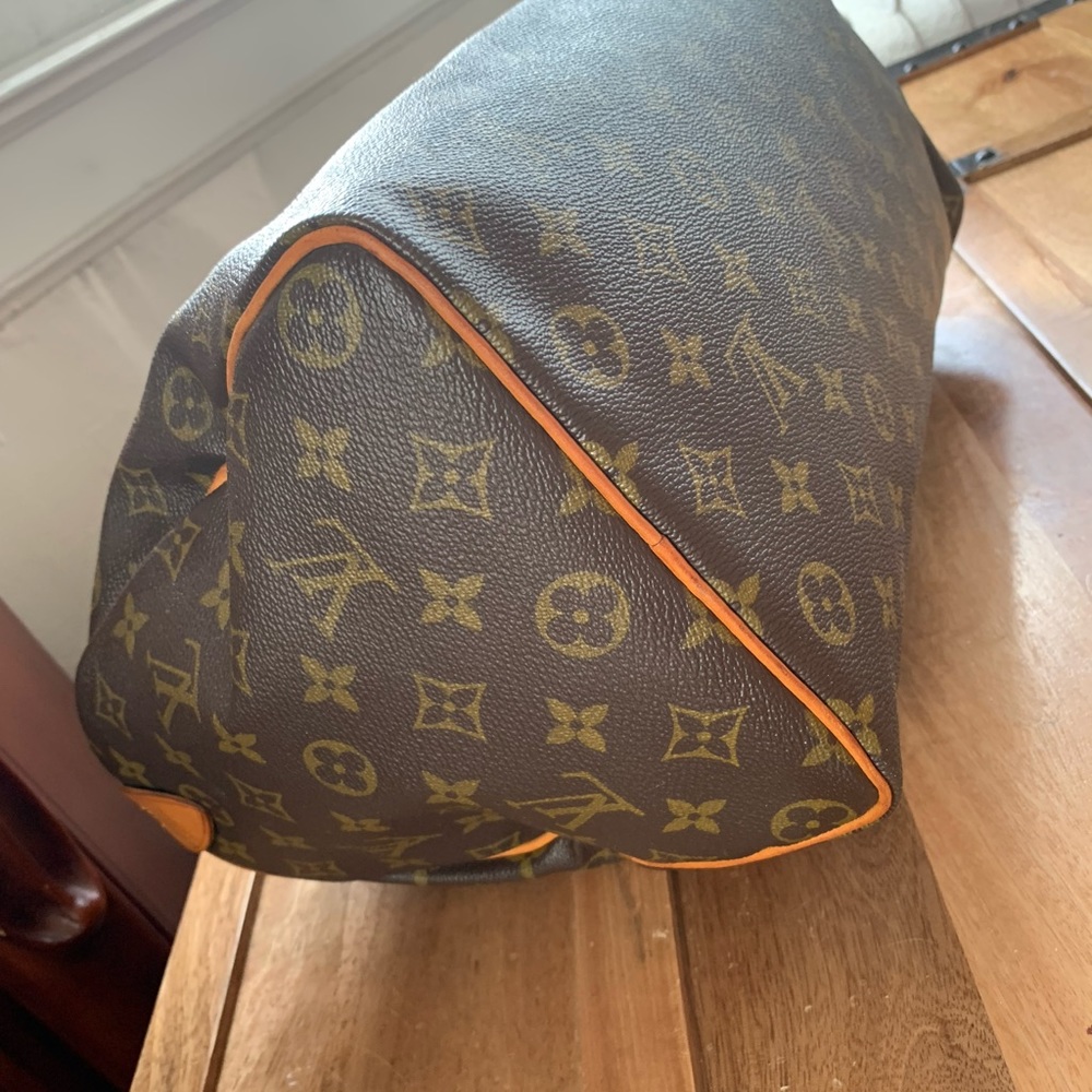 Louis Vuitton Speedy 35 Handbag. - Picture 8 of 16